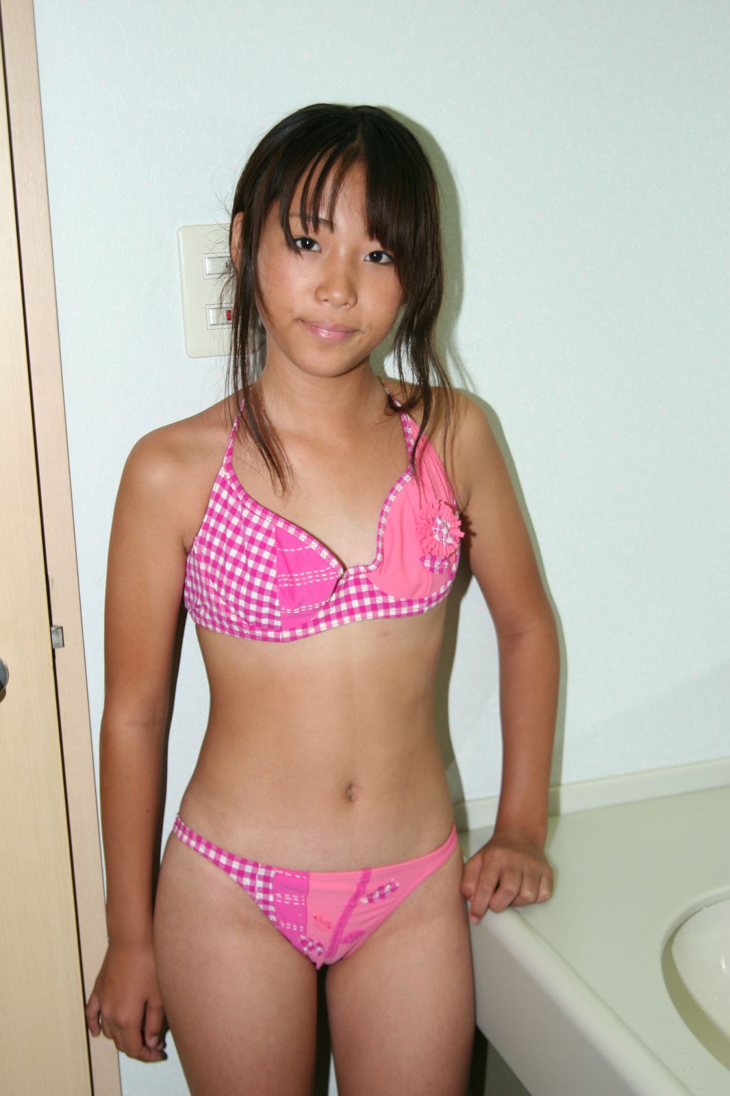 Aya Asaka (朝霞綾)